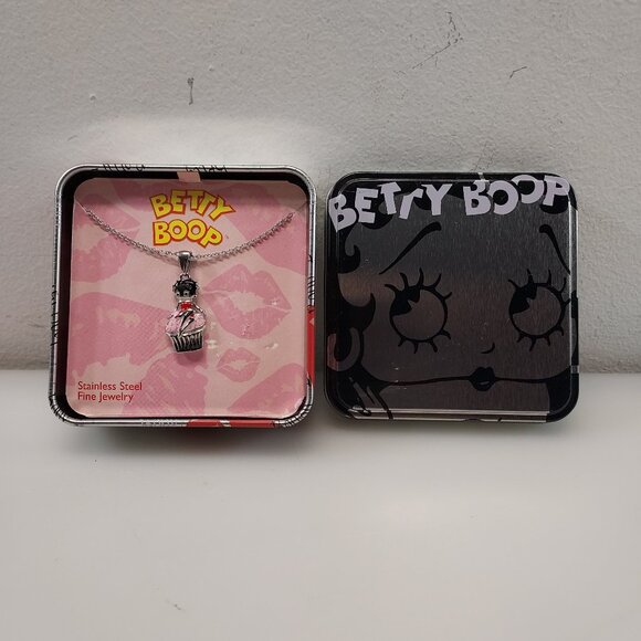 BETTY BOOP 18" NECKLACE WITH HAND PAINTED ENAMEL FLIRTY GIRL CUPCAKE CHARM VTG - Picture 2 of 9